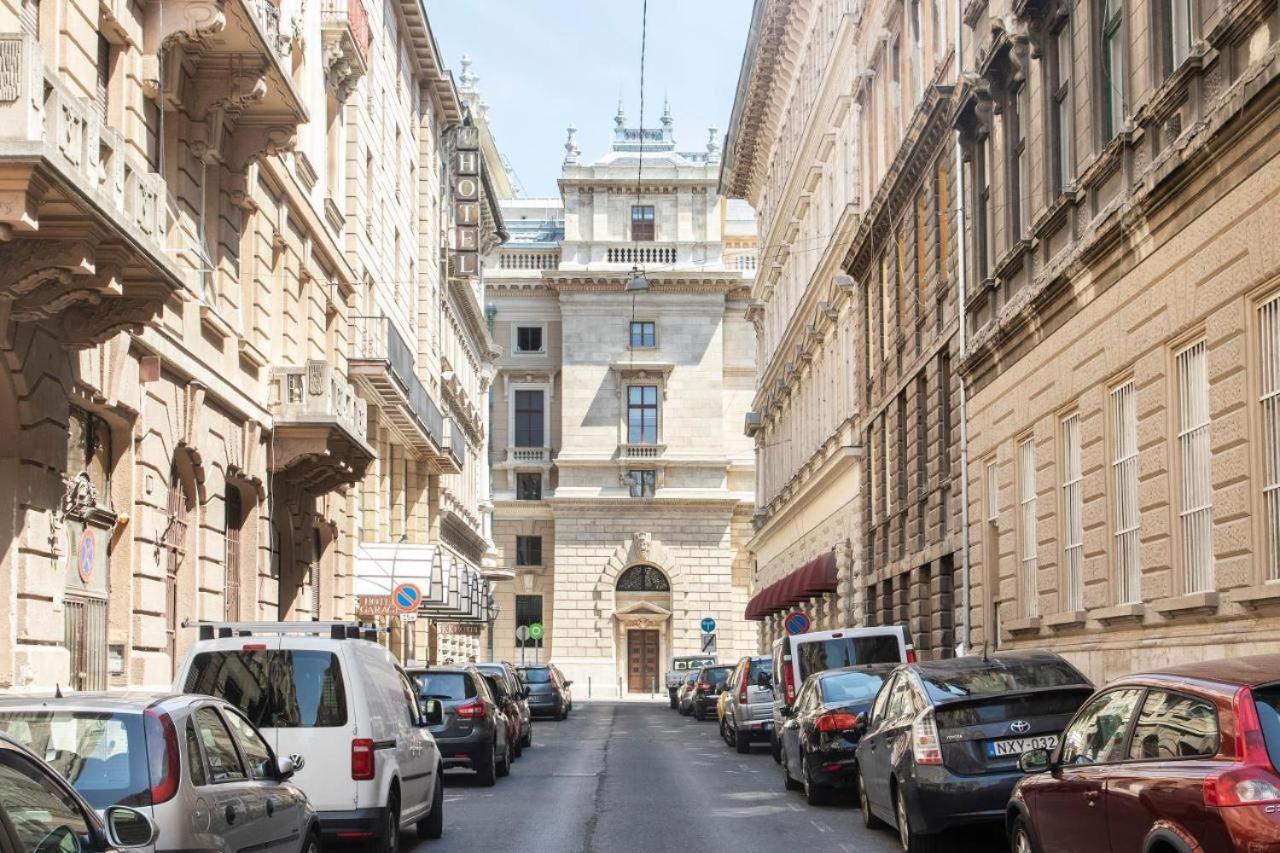 Central Relax Boutique Suites Budapest Exterior photo